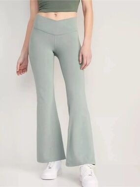 Old Navy Extra High Rise PowerChill Super Flare Pants Womens Medium Tall LGT GRN